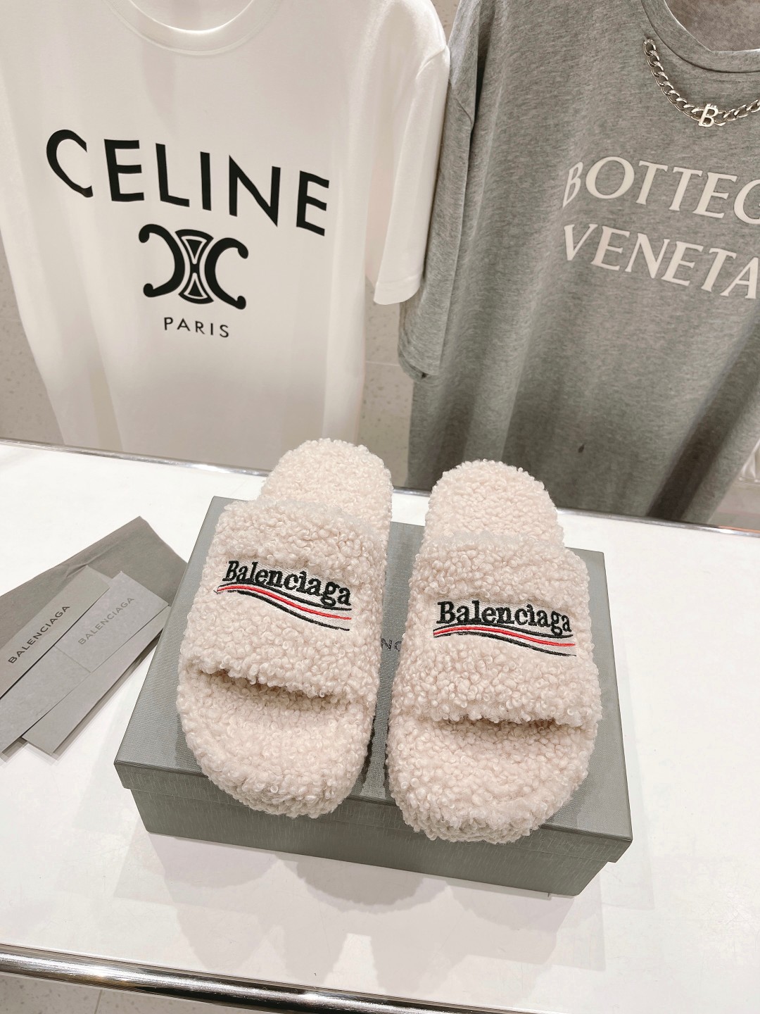 高版本出厂 Balenciaga*2025ss巴黎世家F036🔥🔥厚底刺绣毛毛拖鞋巴黎时装周重磅新品，国