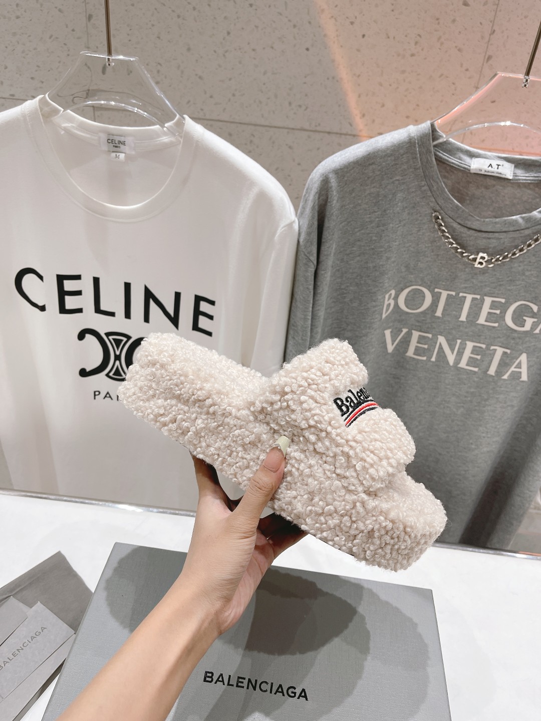 高版本出厂 Balenciaga*2025ss巴黎世家F036🔥🔥厚底刺绣毛毛拖鞋巴黎时装周重磅新品，国