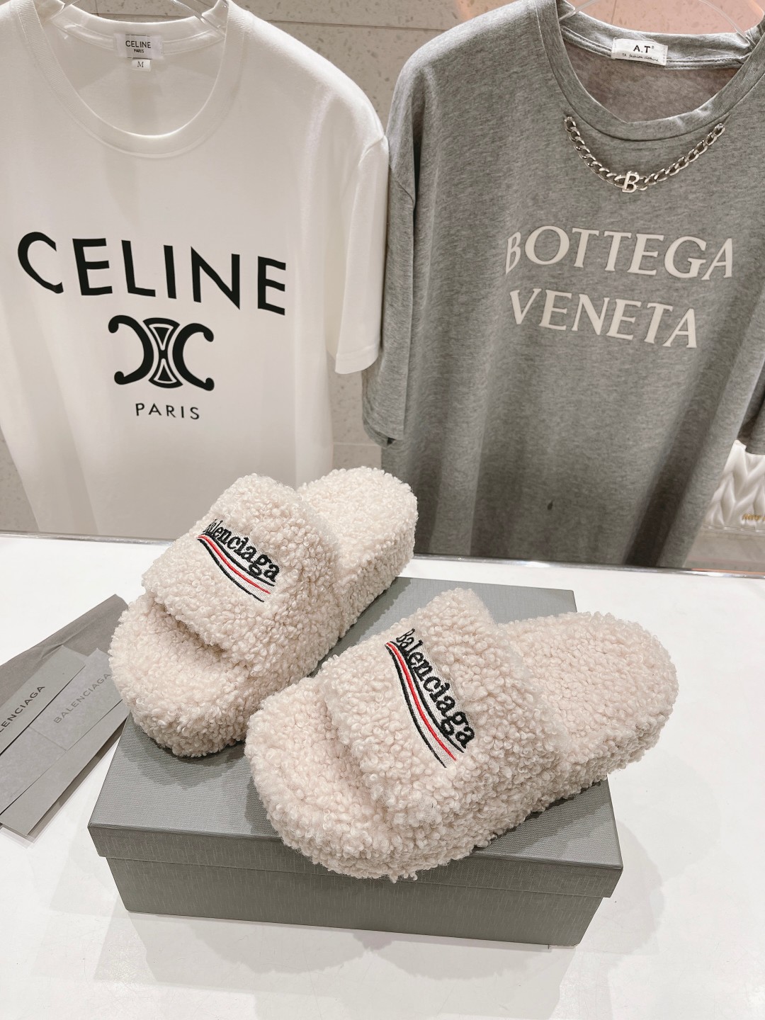 高版本出厂 Balenciaga*2025ss巴黎世家F036🔥🔥厚底刺绣毛毛拖鞋巴黎时装周重磅新品，国