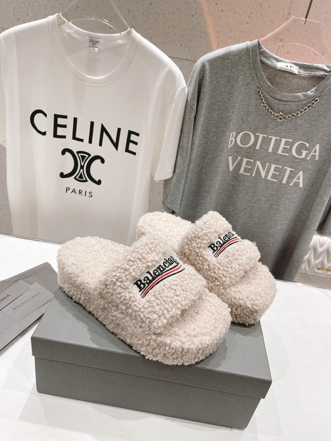 高版本出厂 Balenciaga*2025ss巴黎世家F036🔥🔥厚底刺绣毛毛拖鞋巴黎时装周重磅新品，国