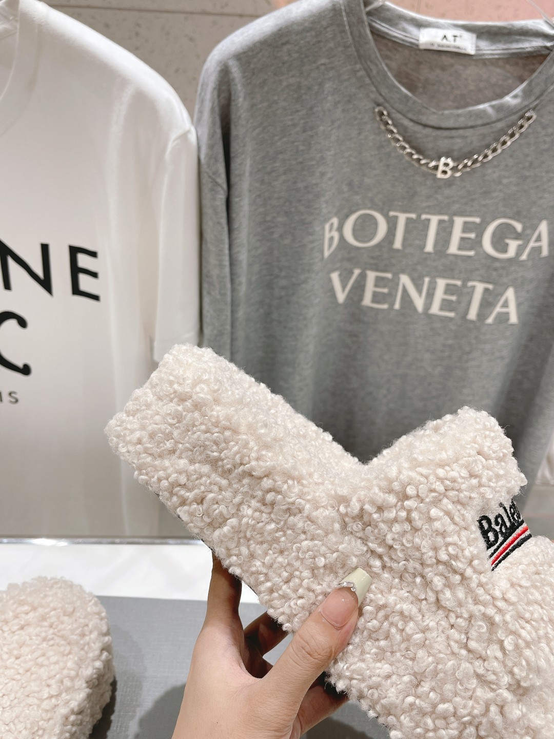 高版本出厂 Balenciaga*2025ss巴黎世家F036🔥🔥厚底刺绣毛毛拖鞋巴黎时装周重磅新品，国