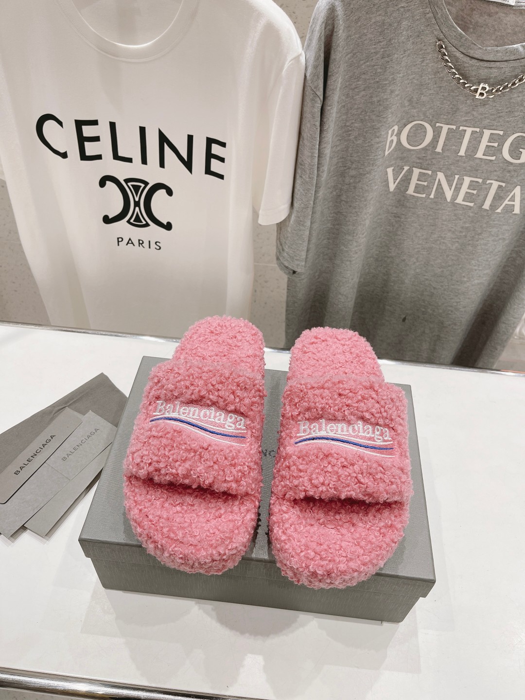 高版本出厂 Balenciaga*2025ss巴黎世家F036🔥🔥厚底刺绣毛毛拖鞋巴黎时装周重磅新品，国