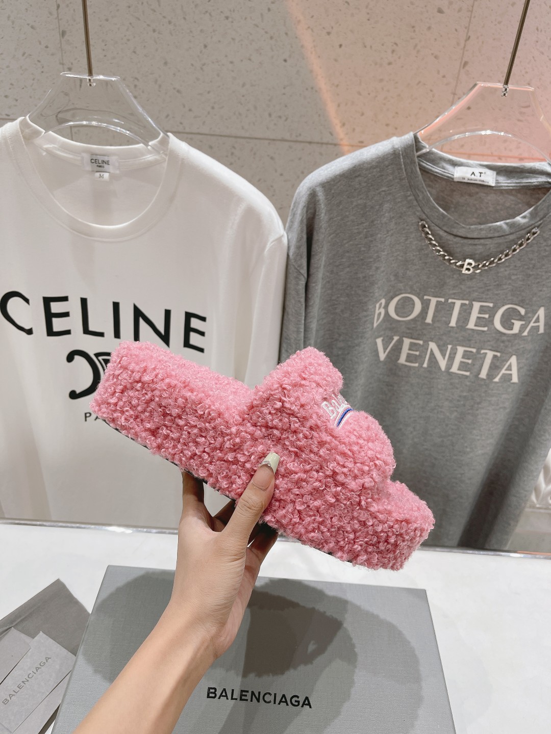 高版本出厂 Balenciaga*2025ss巴黎世家F036🔥🔥厚底刺绣毛毛拖鞋巴黎时装周重磅新品，国