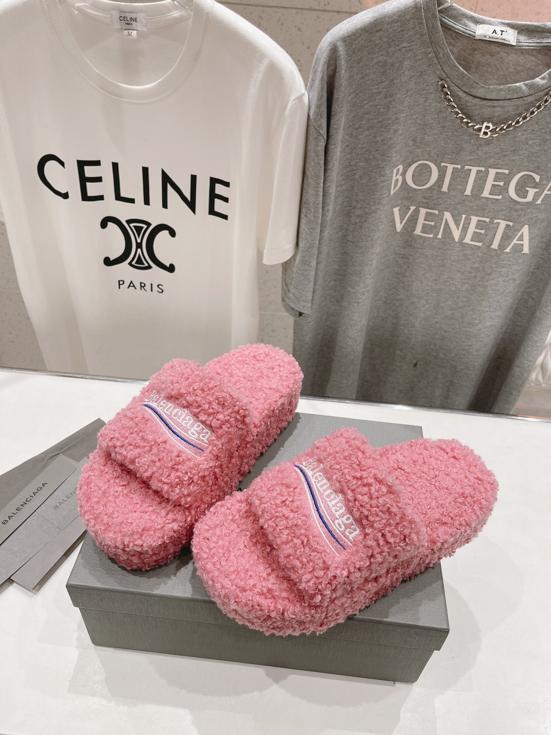 高版本出厂 Balenciaga*2025ss巴黎世家F036🔥🔥厚底刺绣毛毛拖鞋巴黎时装周重磅新品，国