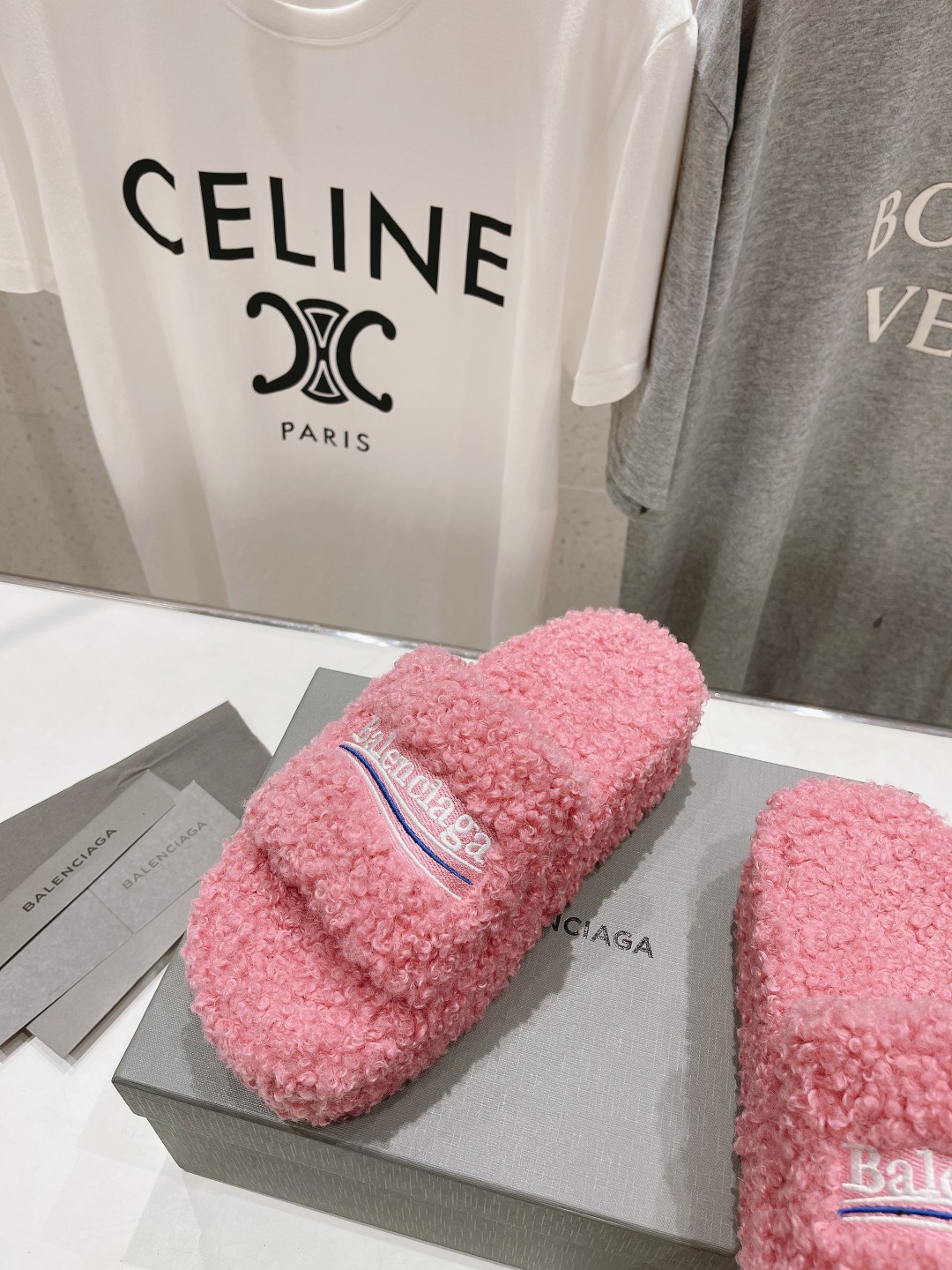 高版本出厂 Balenciaga*2025ss巴黎世家F036🔥🔥厚底刺绣毛毛拖鞋巴黎时装周重磅新品，国