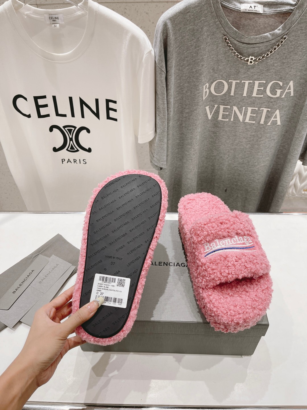 高版本出厂 Balenciaga*2025ss巴黎世家F036🔥🔥厚底刺绣毛毛拖鞋巴黎时装周重磅新品，国
