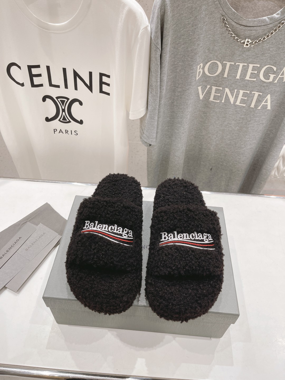 高版本出厂 Balenciaga*2025ss巴黎世家F036🔥🔥厚底刺绣毛毛拖鞋巴黎时装周重磅新品，国