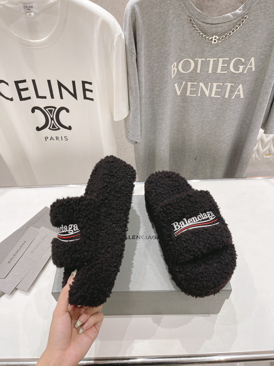 高版本出厂 Balenciaga*2025ss巴黎世家F036🔥🔥厚底刺绣毛毛拖鞋巴黎时装周重磅新品，国