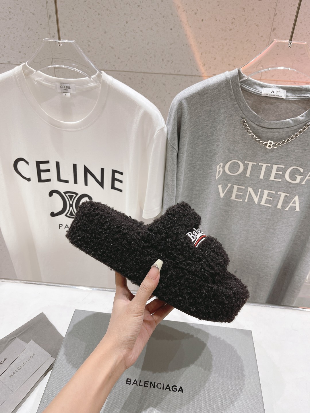 高版本出厂 Balenciaga*2025ss巴黎世家F036🔥🔥厚底刺绣毛毛拖鞋巴黎时装周重磅新品，国