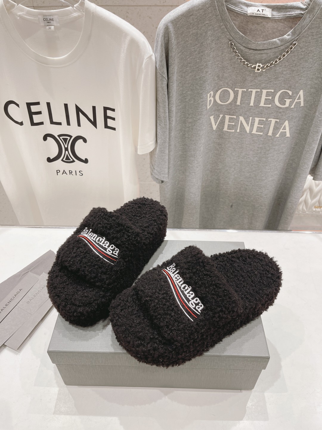 高版本出厂 Balenciaga*2025ss巴黎世家F036🔥🔥厚底刺绣毛毛拖鞋巴黎时装周重磅新品，国