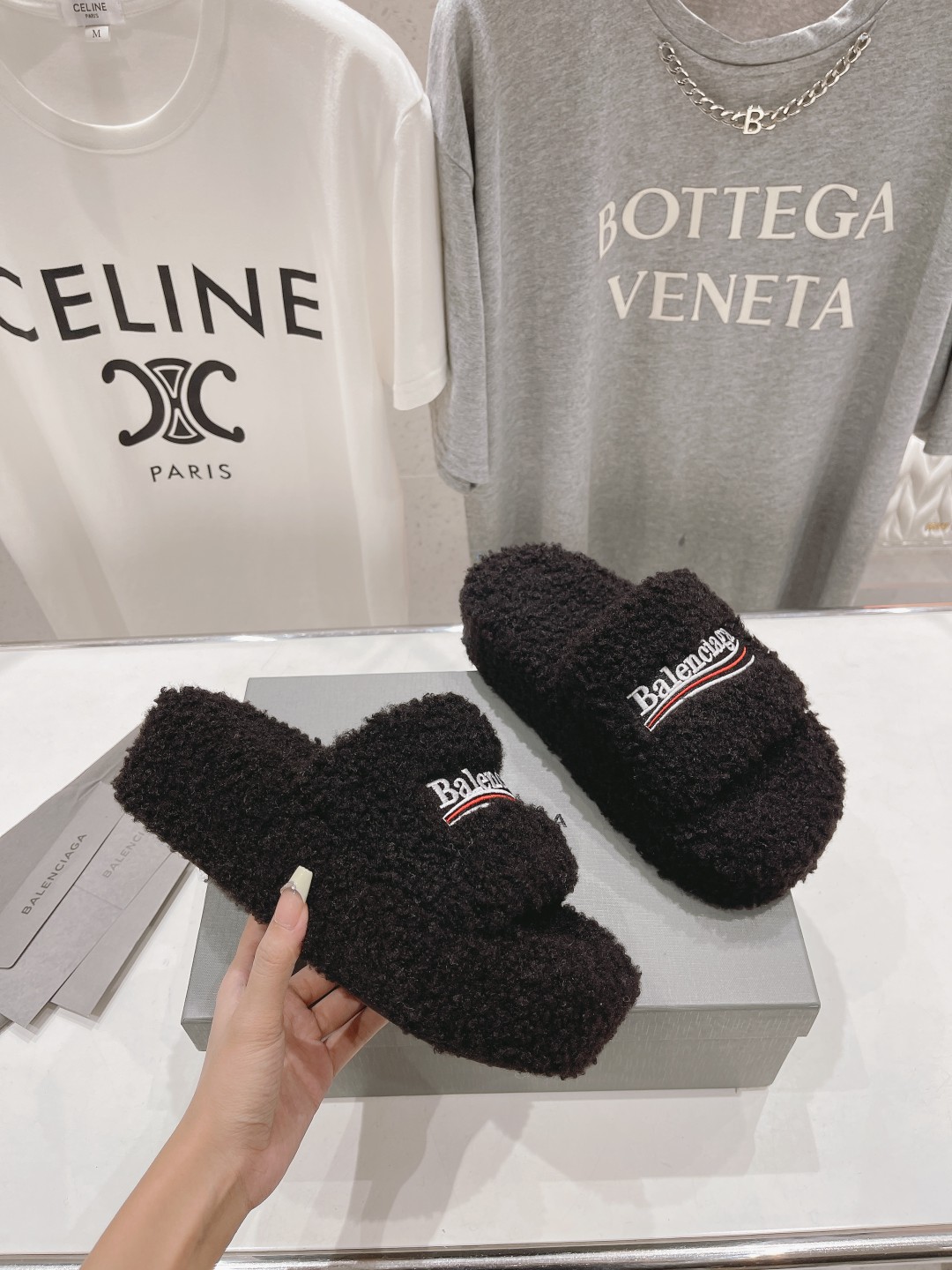 高版本出厂 Balenciaga*2025ss巴黎世家F036🔥🔥厚底刺绣毛毛拖鞋巴黎时装周重磅新品，国