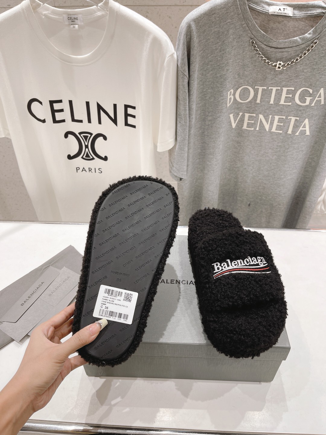 高版本出厂 Balenciaga*2025ss巴黎世家F036🔥🔥厚底刺绣毛毛拖鞋巴黎时装周重磅新品，国
