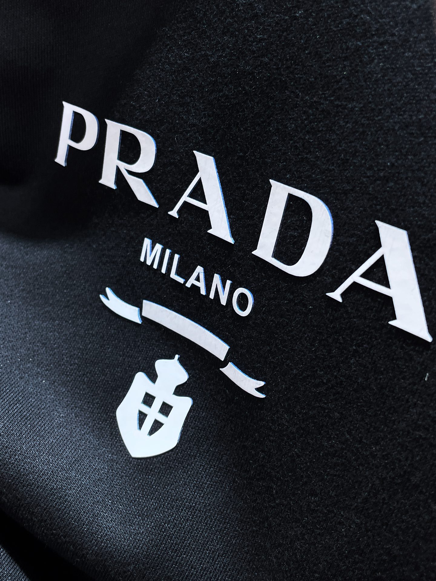     普拉达  Prada  ss新款 长袖 圆领 卫衣，高端版本！专柜定制面料 透气舒适度高，细节无