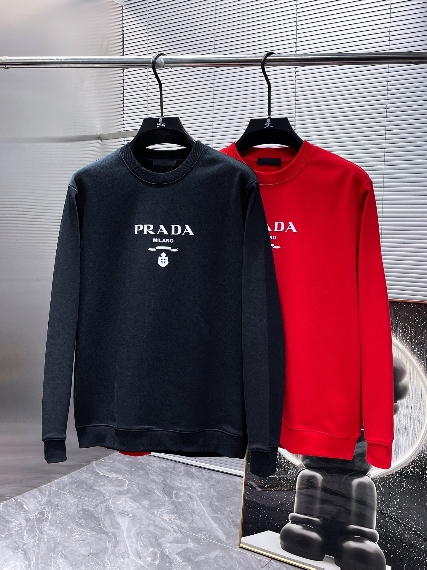     普拉达  Prada  ss新款 长袖 圆领 卫衣，高端版本！专柜定制面料 透气舒适度高，细节无