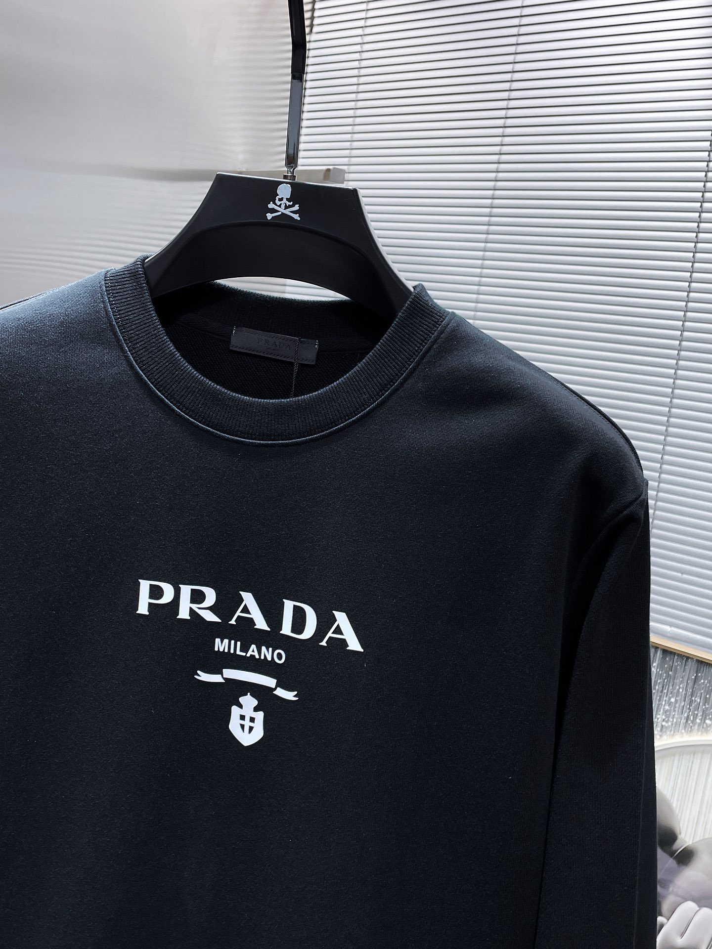     普拉达  Prada  ss新款 长袖 圆领 卫衣，高端版本！专柜定制面料 透气舒适度高，细节无