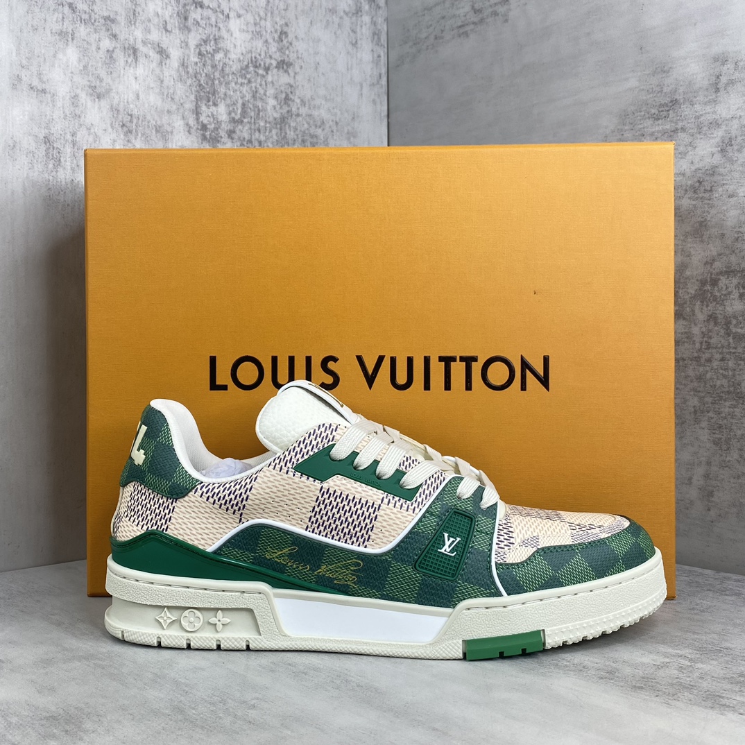 Louis Vuitton 新款上架 2053 Louis*Vuitto* LV Trainer 最新款 大底和面料私模 绝对下血本费心思的一款鞋子 自Vifgil到来之后而设计的这一系列 每一季度都深受众多粉丝的青睐 TPU 大底 包装