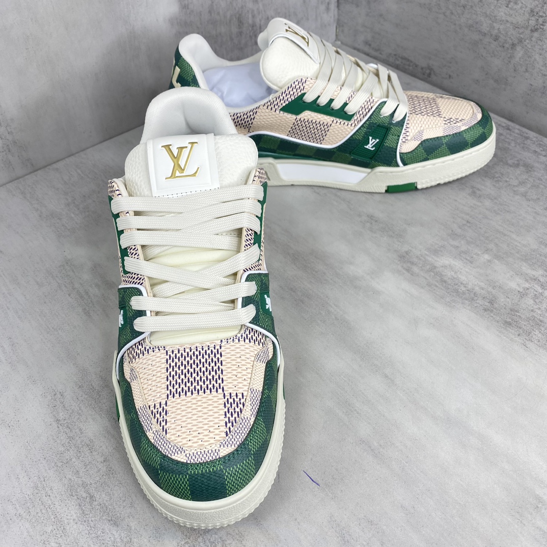 Louis Vuitton 新款上架 2053 Louis*Vuitto* LV Trainer 最新款 大底和面料私模 绝对下血本费心思的一款鞋子 自Vifgil到来之后而设计的这一系列 每一季度都深受众多粉丝的青睐 TPU 大底 包装