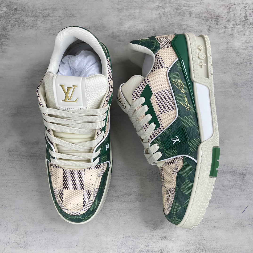 Louis Vuitton 新款上架 2053 Louis*Vuitto* LV Trainer 最新款 大底和面料私模 绝对下血本费心思的一款鞋子 自Vifgil到来之后而设计的这一系列 每一季度都深受众多粉丝的青睐 TPU 大底 包装