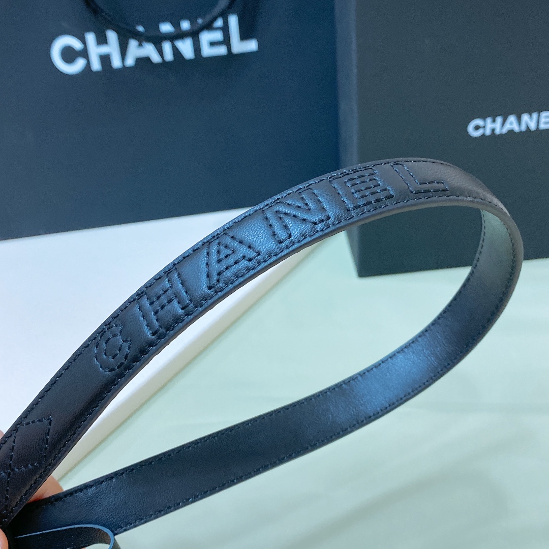 
Chanel 24c 字母腰带 软硬适中的小羊皮🐑 
春夏搭配好帮手 🤟一年四季最不可缺少的搭配神器 
