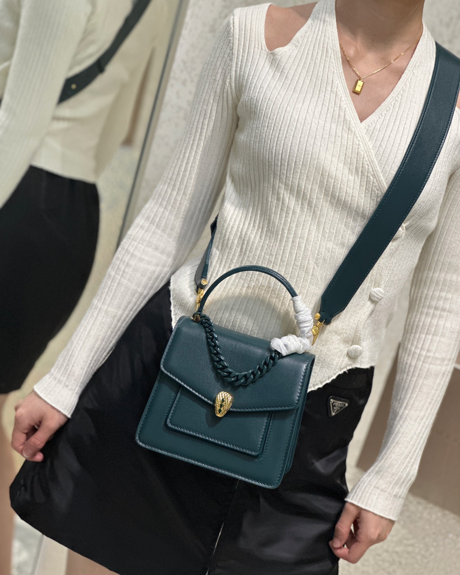 Bulgari Casual upper body pictures