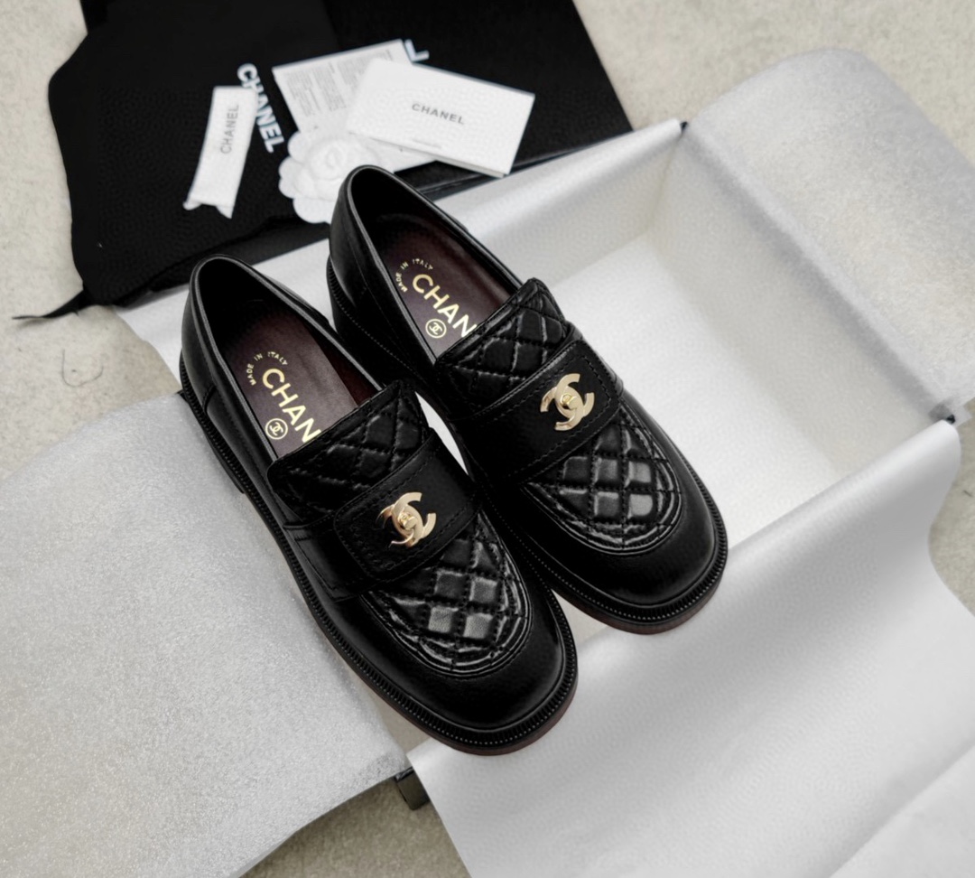 NO:164406,Chanel Chanels Little Xiangling Loafers Classic double C locks, thick soles feel comfortable, instantly increasing by 4.5CM. Popular Xiaohongshu, sheepskin upper is soft and comfortable. Upper: imported mixed breed sheep Inner: Original customized color mixed breed sheep Size: 35-39 40 custom., loafers, chanel, chanel, loafers, sheepskin19860909Chanel香奈儿s 小香菱格乐福鞋 经典双c锁扣,厚底脚感舒服,瞬间增高4.5CM.火爆小红书,羊皮鞋面又软又舒适.鞋面:进口混种羊 内里:原版定制颜色混种羊 Size :35-39 40定.,乐福鞋,chanel,chanel,loafers,sheepskin,Women's Shoes