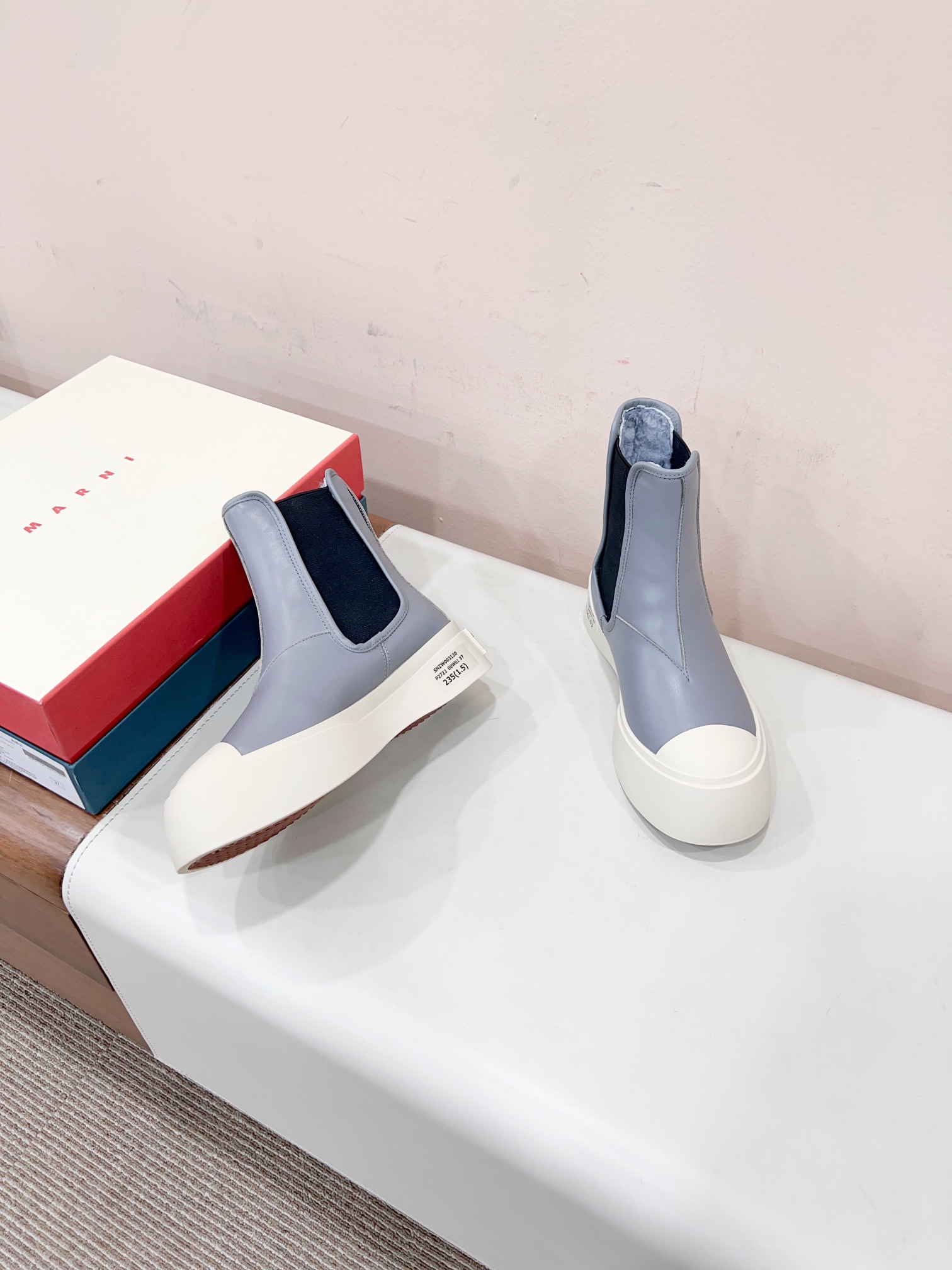 New 2023 Marni Chelsea Boots: Elastic Tech Knit, Soft Leather, Light Soles - 图片 3