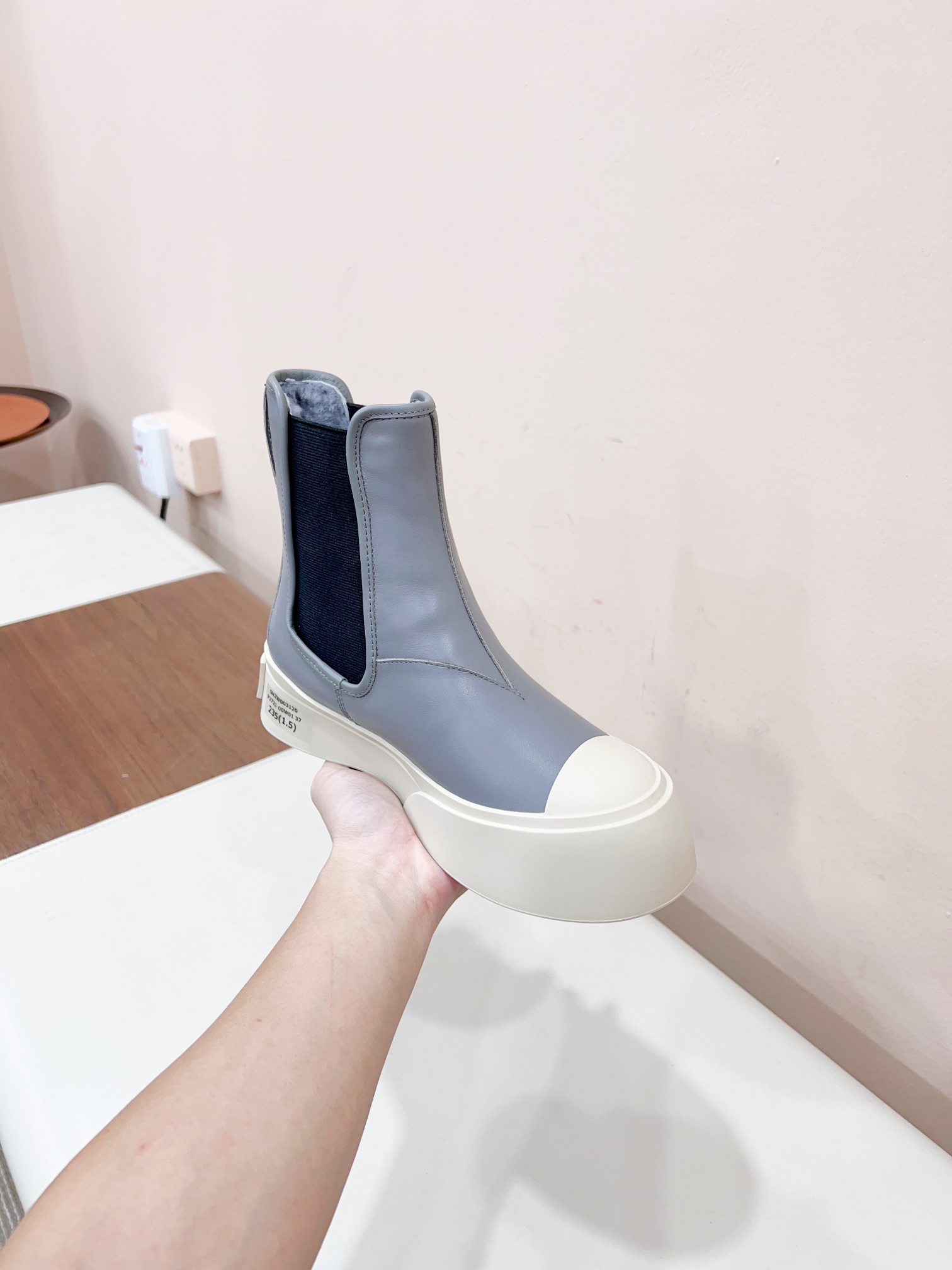 New 2023 Marni Chelsea Boots: Elastic Tech Knit, Soft Leather, Light Soles - 图片 5
