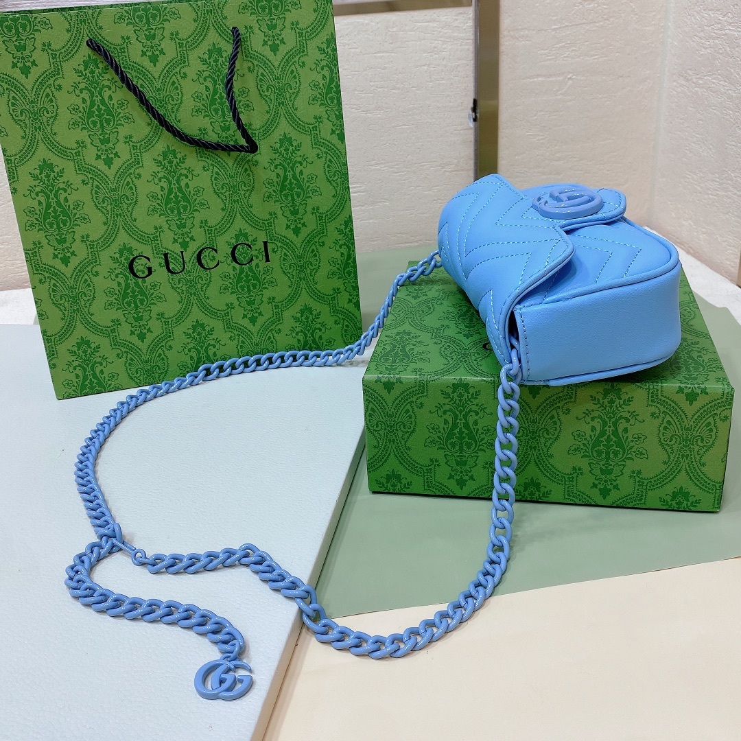 Gucci冰激凌玛卡龙色这款腰包糅合Gucci设计美学中的新鲜视角强调不同元素的灵活运用打造具有鲜明现代