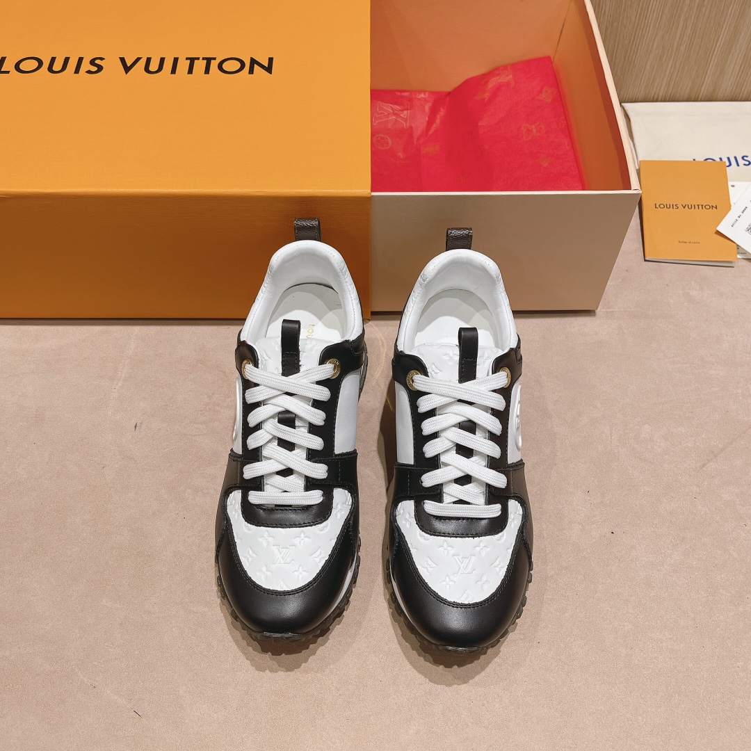 NO:682538,One of the highest versions in the market. Louis Vuitton/Louis Vuitton counter basic fashion sports and casual shoes☆ I have always been very optimistic about this model. I bought two pairs of the original version from Hong Kong for more than 1.4W. I always firmly believe that without the original version, there is no way to achieve the effect. The inner height increasing shoes are 5cm. The fabric is original printed PVC/matte cowhide/matte silk cowhide. The lining is water-dyed cowhide + original sandwich breathable mesh. Private abrasive heel plated TPU/translucent TPU outsole, private abrasive latex pad Size 35-40 [41, 42 custom made, non-returnable] Comes with original packaging, casual shoes/sports shoes, louis vuitton, louis vuitton, sneakers, cowhide19860909市场最高版本没有之一 Louis Vuitton /路易威登 专柜基本款时尚运动休闲鞋☆ 一直很看好这款,从香港買了两双原版花了1.4W多,始终坚信,没有原版,是没办法做出效果,内增高鞋5cm 面料原版印花PVC/磨砂牛皮/哑光丝绸牛皮 内里水染牛皮+原版三文治透气网布 私家磨具后跟电镀TPU/半透明TPU大底,私家磨具乳胶垫 Size 35-40【41、42订做不退换】 配套原版包装,休闲鞋/运动鞋,louis vuitton,louis vuitton,sneakers,cowhide,Women's Shoes
