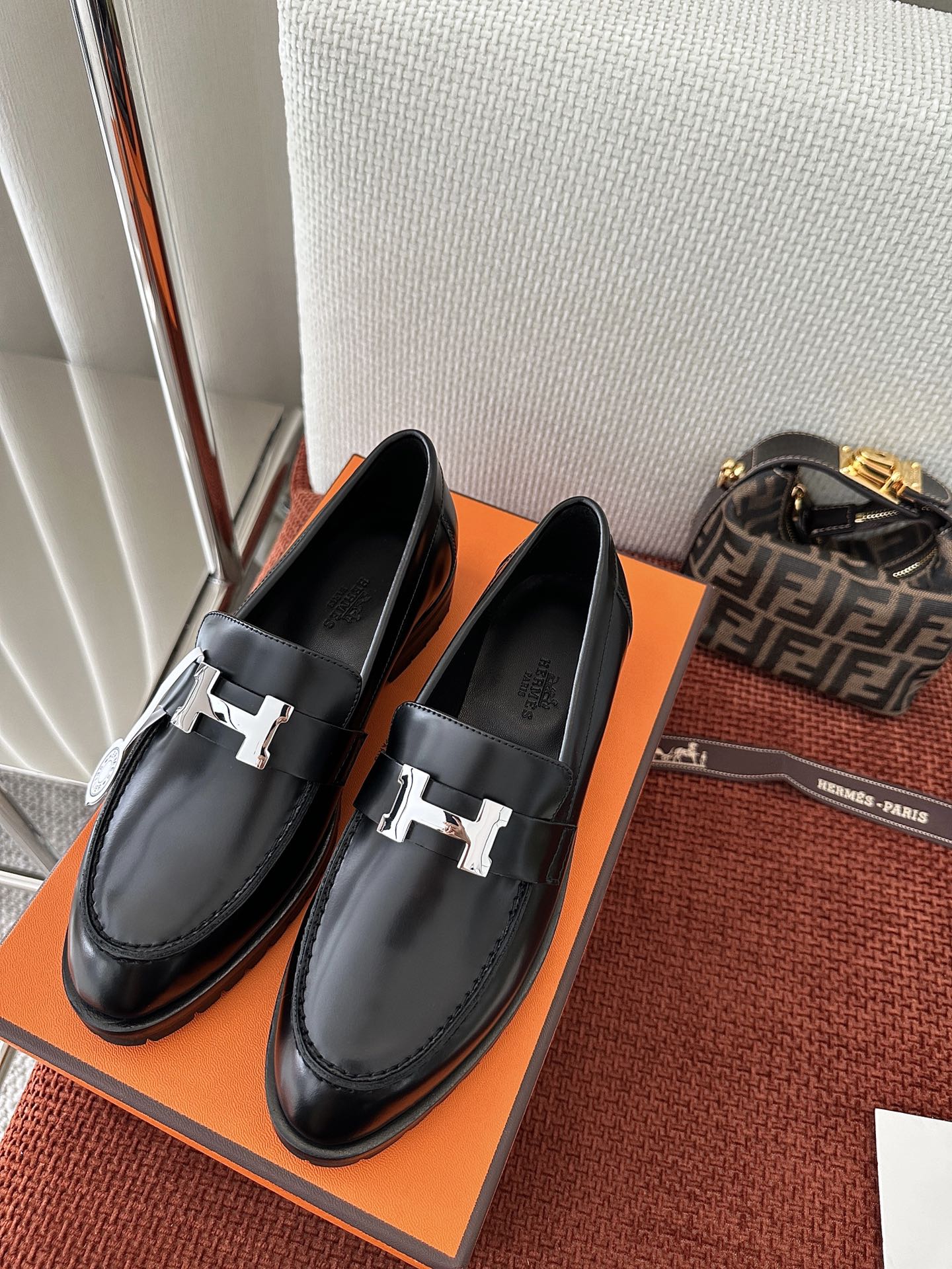 NO:263609,Production of Dongguan *Faubourg H-buckle loafers | Original purchase level Material and craftsmanship Original imported calfskin Goatskin insole and lining Upper with silver H-buckle Black rubber sole Hand-sewn mark line Size35-39 (40, 41 custom made without return or exchange), loafers, loafers, cowhide, sheepskin19860909莞产 *Faubourg H扣乐福鞋｜原版购入代购级别 材质与工艺 原版进口小牛皮 山羊皮内底和内衬 鞋面配银色H扣 黑色橡胶鞋底 手缝马克线 Size35-39（40、41定制不退换）,乐福鞋,loafers,cowhide,sheepskin,Women's Shoes