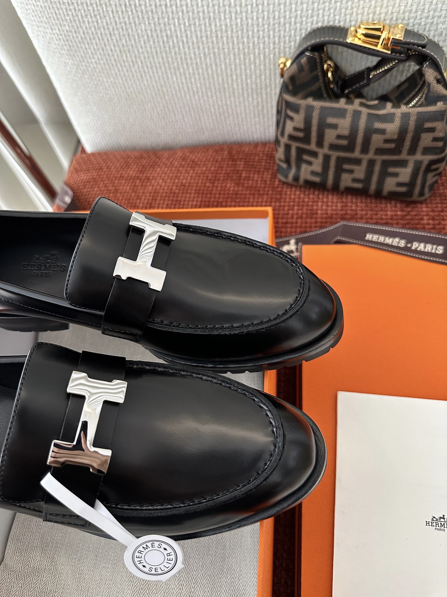 NO:263612,- Glossy calfskin loafers, paired with grooved sole, decorated with palladium-plated iconic 