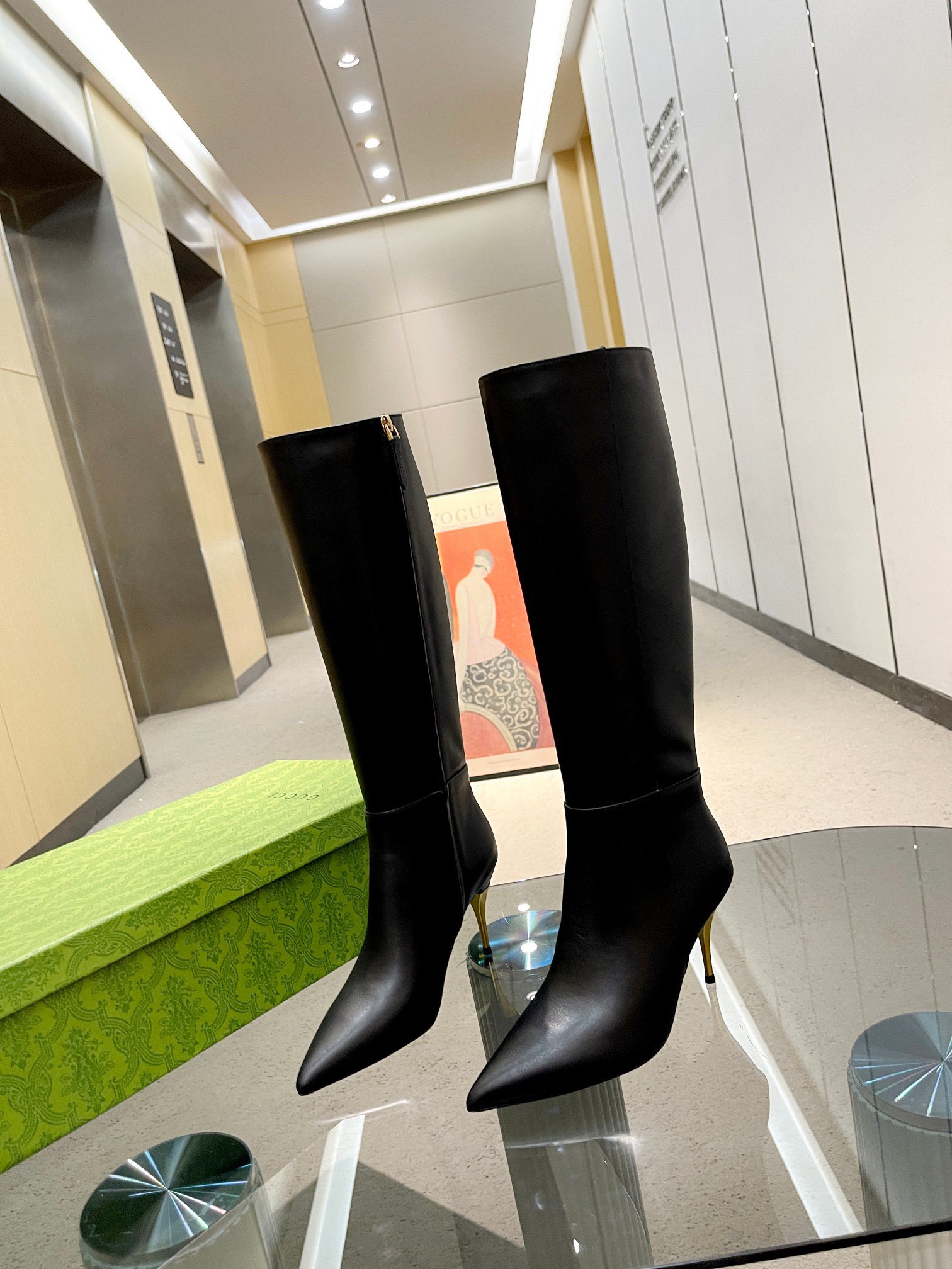 NO:467139,Early autumn G home new product Original customization, 1:1 reproduction, top quality, exquisite and perfect workmanship. The riding boots show their self-attitude in the new double G pattern capitalization, and the round double G new style of flip-up and embrace each other, presenting a unique and bold self-declaration. Metal electroplated hardware heel fabric new imported double GG fabric... Metal snake pattern cowhide... Imported small. cowhide inner water dyed sheepskin heel height 8.5cm. Outsole Italian leather sole Size 35-42 (4142 custom-made non-return, boots, gucci, boots, cowhide, sheepskin19860909早秋G家新品 原版定制,1:1复刻,顶级品质,做工精致完美 马靴以全新双G图案大写彰显自我态度,相互翻转环抱的圆环双G新样式运,呈现独特且张扬的自我宣言. 金属电镀五金鞋跟 面料全新进口双GG布… 金属蛇纹牛皮… 进口小.牛皮 内里水染羊皮 跟高8.5cm. 大底意大利真皮底 尺码35-42（4142定制不退换,靴子,gucci,boots,cowhide,sheepskin,Women's Shoes