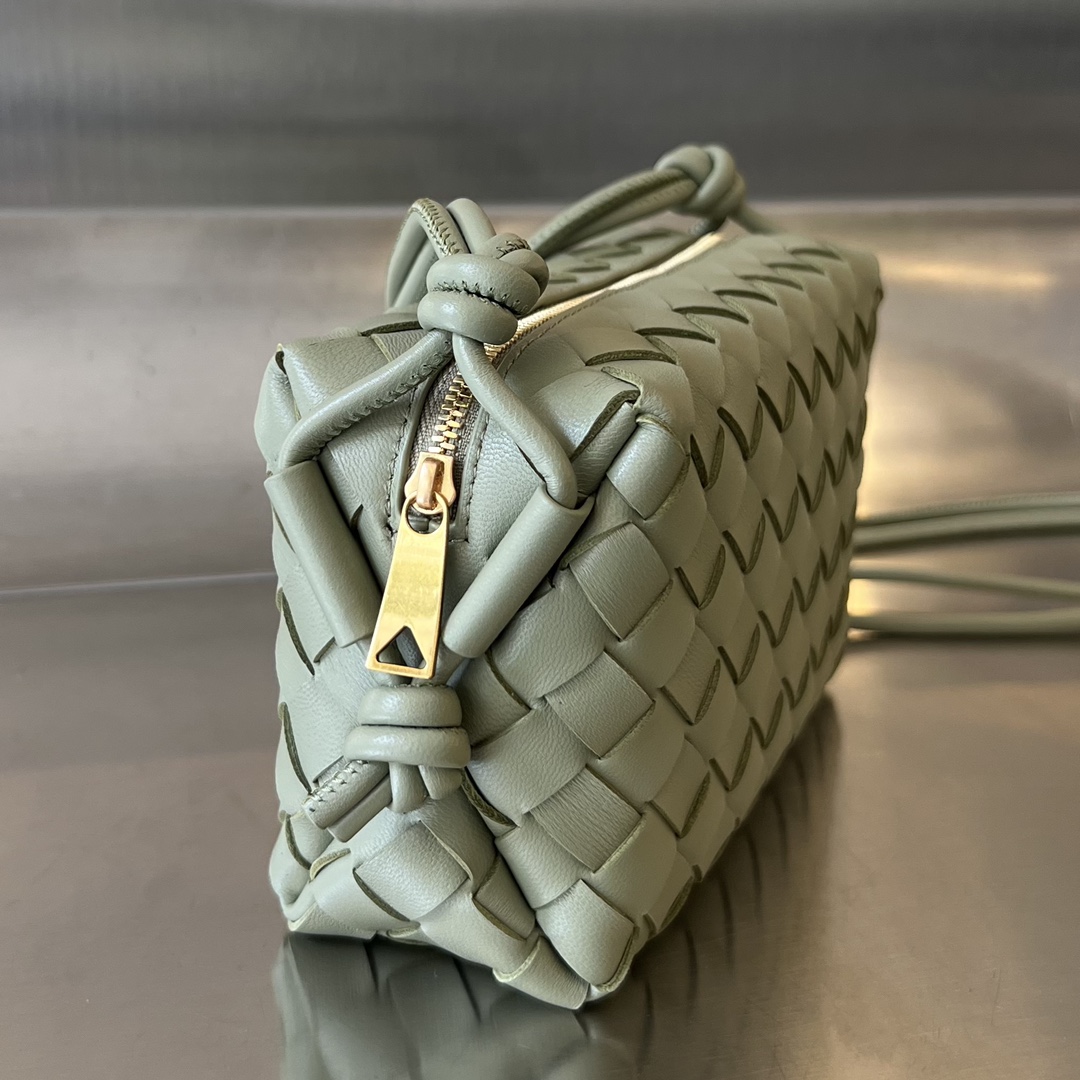 Кожаная сумка-камера с плетеным узором Bottega Veneta