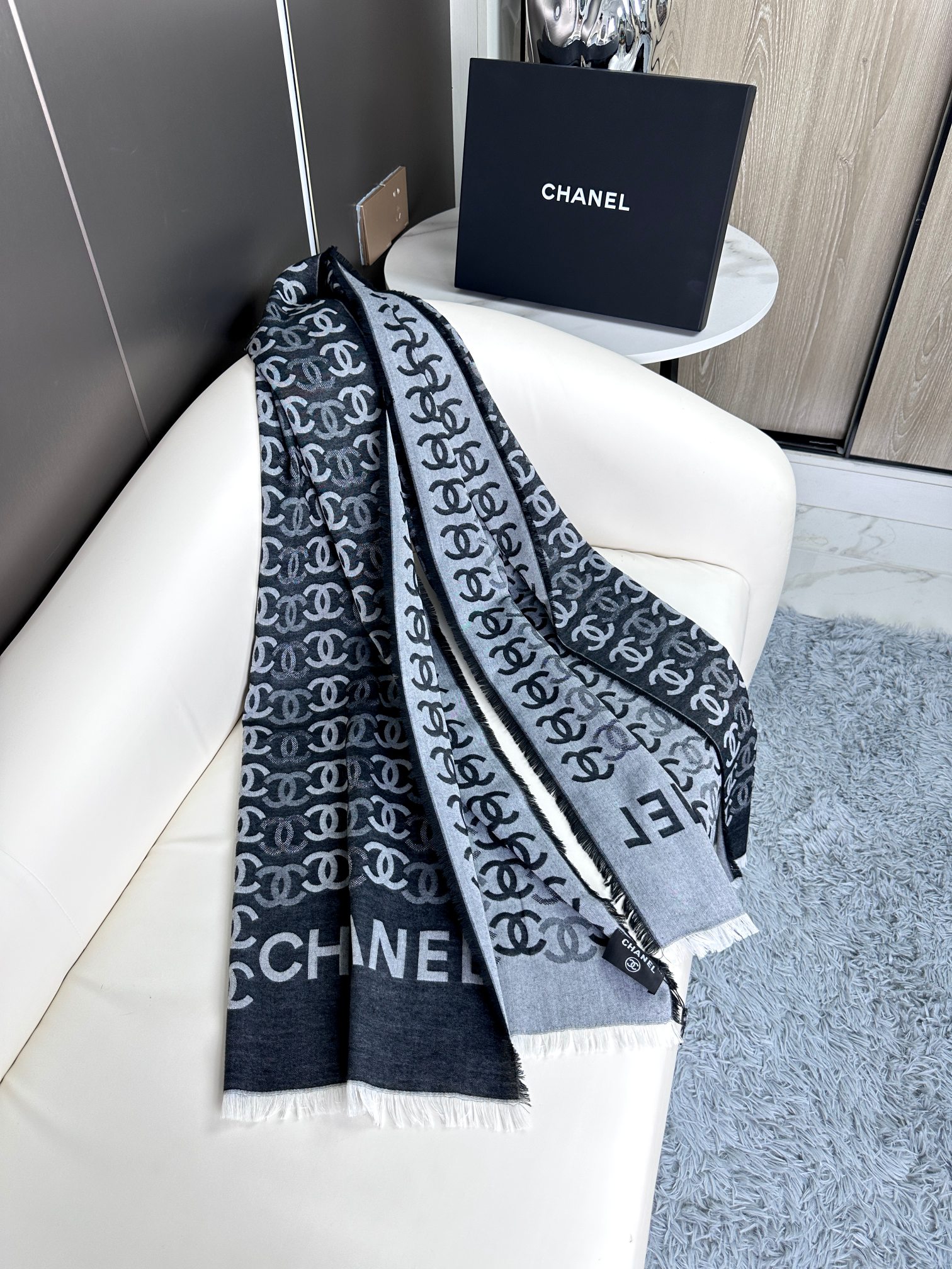 CHANEL 双C字母徽标披肩