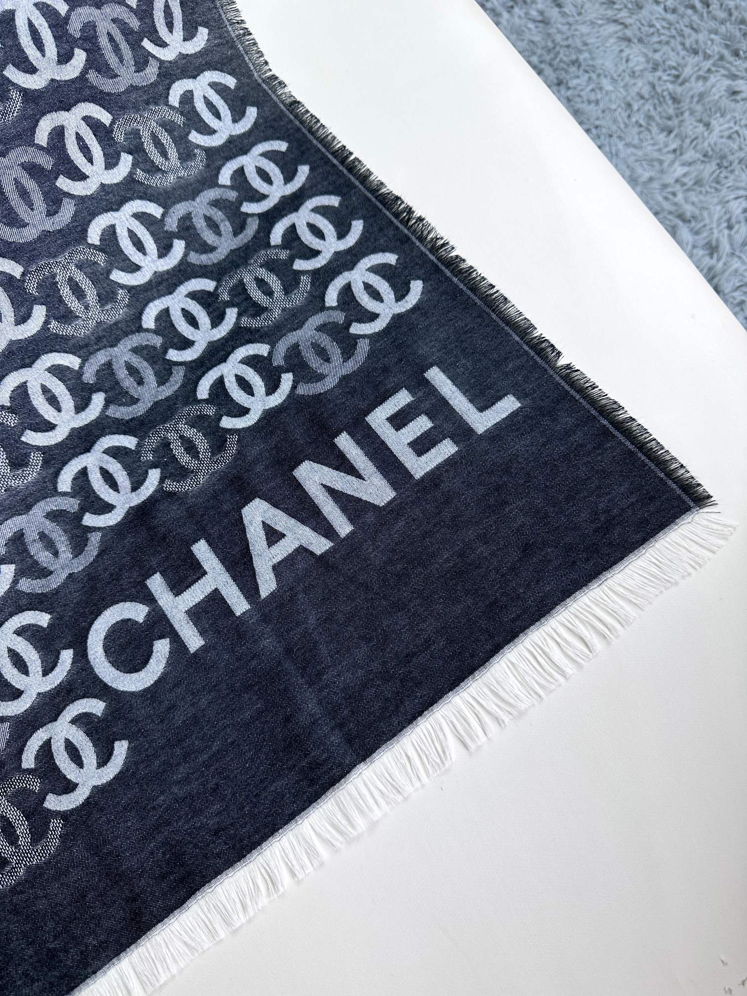 CHANEL 双C字母徽标披肩