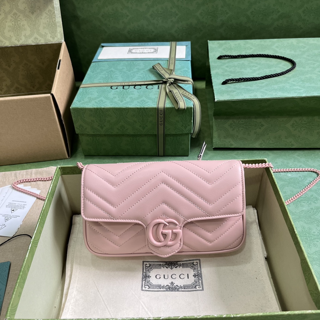 Gucci GG Marmont系列饰卡包迷你链条钱包 双G配件设计在品牌现代风格中注入传统精髓