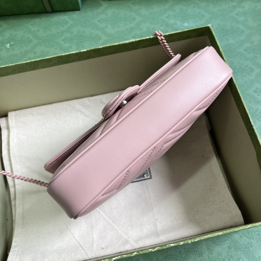 Gucci GG Marmont系列饰卡包迷你链条钱包 双G配件设计在品牌现代风格中注入传统精髓