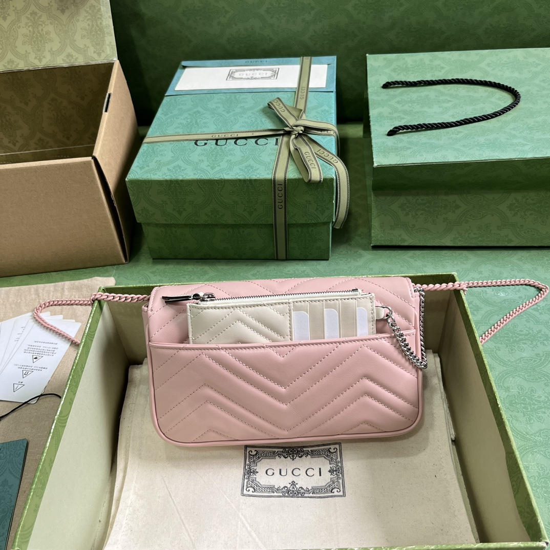 Gucci GG Marmont系列饰卡包迷你链条钱包 双G配件设计在品牌现代风格中注入传统精髓