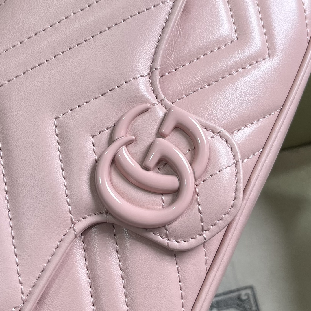 Gucci GG Marmont系列饰卡包迷你链条钱包 双G配件设计在品牌现代风格中注入传统精髓