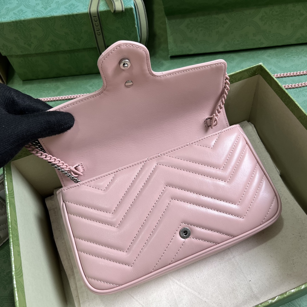 Gucci GG Marmont系列饰卡包迷你链条钱包 双G配件设计在品牌现代风格中注入传统精髓