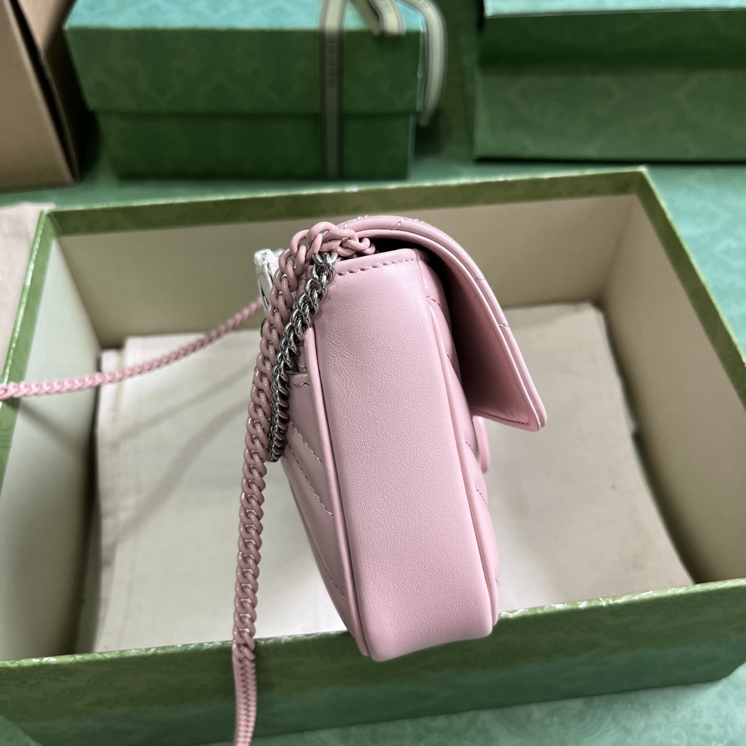Gucci GG Marmont系列饰卡包迷你链条钱包 双G配件设计在品牌现代风格中注入传统精髓