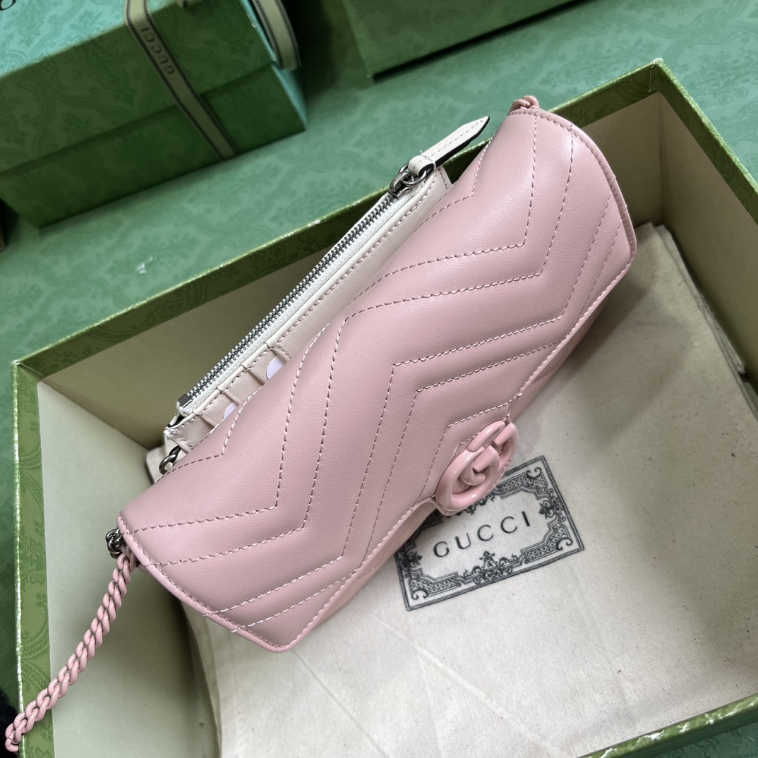 Gucci GG Marmont系列饰卡包迷你链条钱包 双G配件设计在品牌现代风格中注入传统精髓