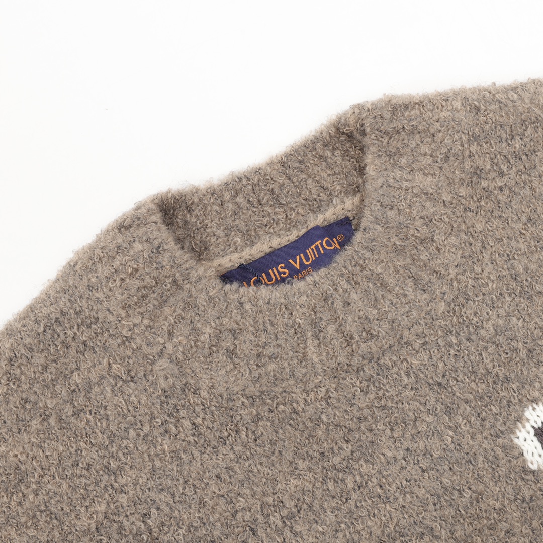 💰180
Louis Vuitton/路易威登  镜像logo嵌花圆领毛衣
size：S-L