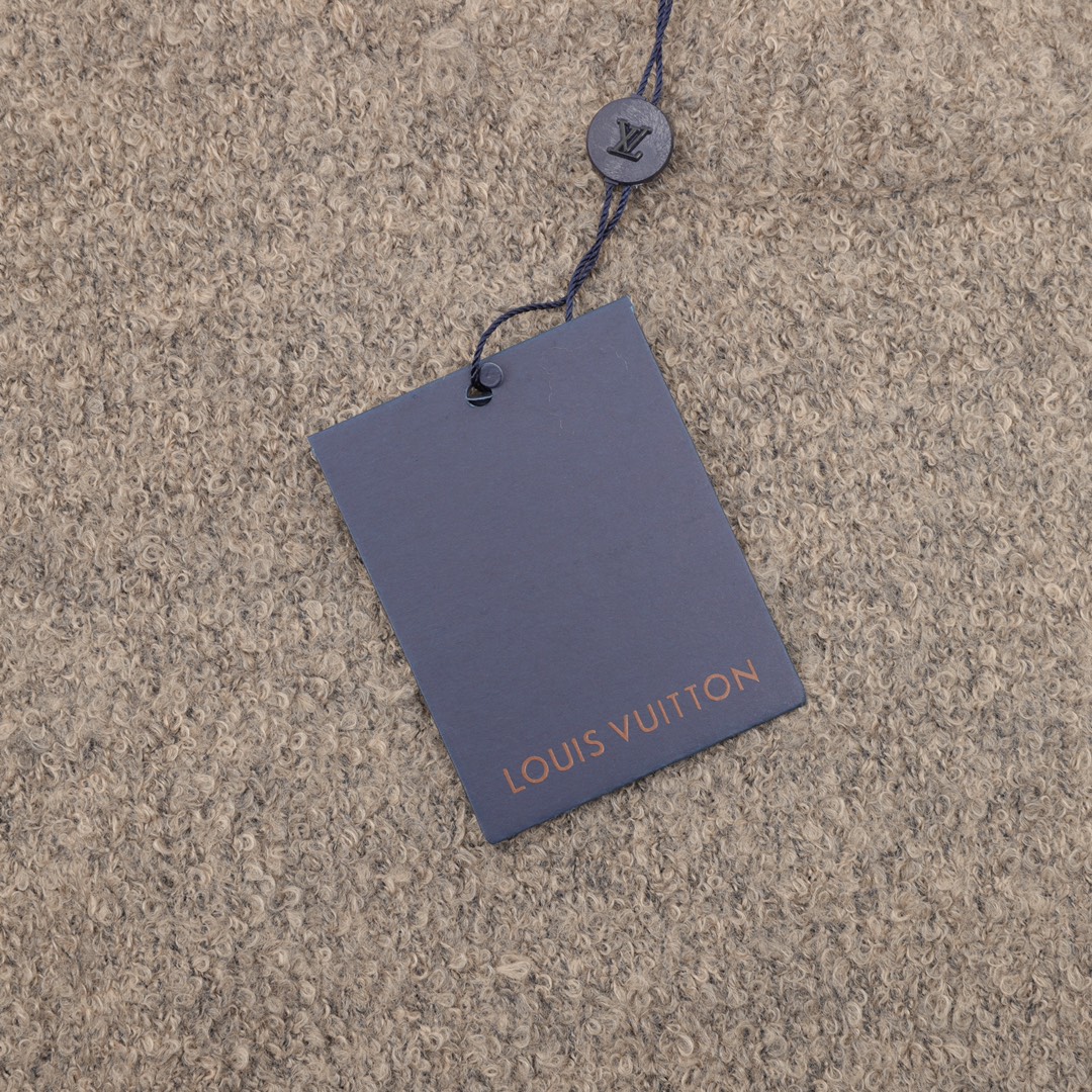 💰180
Louis Vuitton/路易威登  镜像logo嵌花圆领毛衣
size：S-L