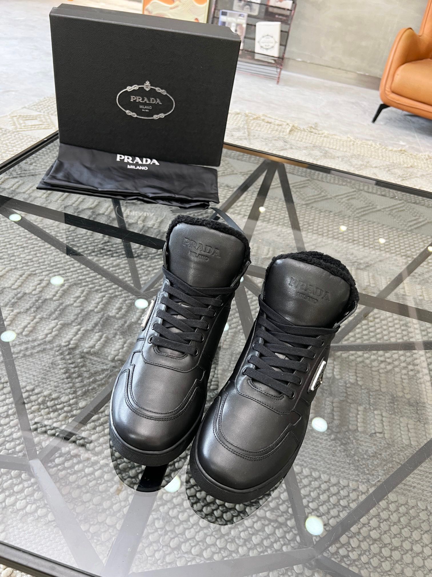 NO:216361,Brand PRADA Color original color matching Number 39-44 Standard code Price Material Prada new model High top Casual shoes Ultra-high quality luxury material selection upper is made of imported original cowhide   wool inner pure handmade for comfortable wearing experience Original TPU rubber sole, Prada, prada, prada, cowhide19860909品牌PRADA 颜色原版配色 码数39-44标准码 价格 材质普拉达新款 高帮 休闲鞋超高品质奢华选材鞋面采用进口原版牛皮 羊毛内里纯手工打造只为舒适的穿着体验原版TPU橡胶大底,普拉达,prada,prada,cowhide,Men's shoes