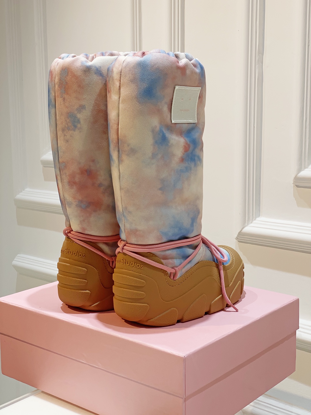 “AcneStudios Snow Boots: Stylish, Cozy, Secure Winter Footwear with Unique Design” - 图片 6