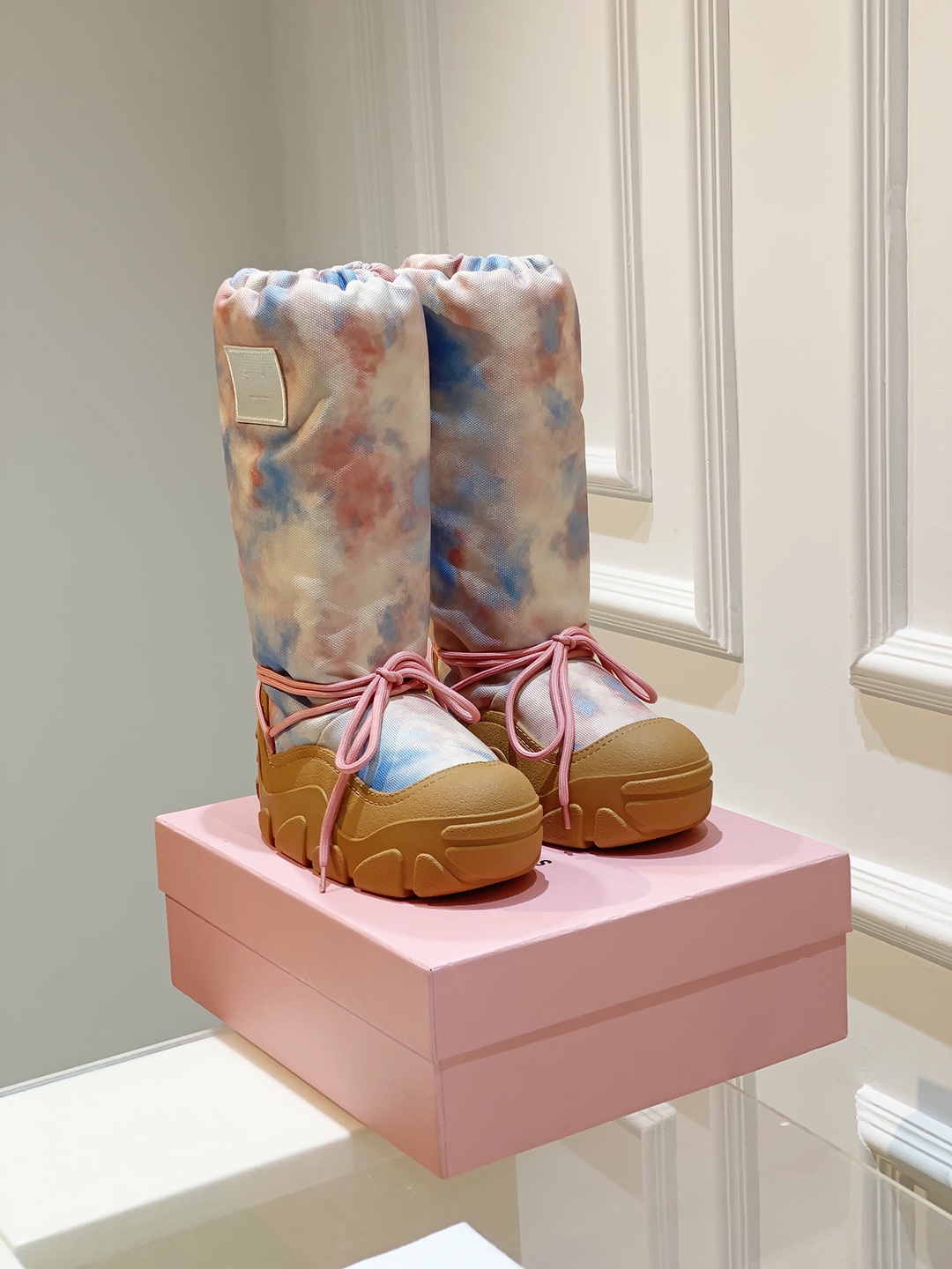 “AcneStudios Snow Boots: Stylish, Cozy, Secure Winter Footwear with Unique Design”