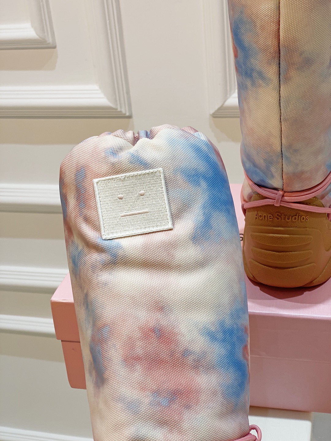 “AcneStudios Snow Boots: Stylish, Cozy, Secure Winter Footwear with Unique Design” - 图片 8