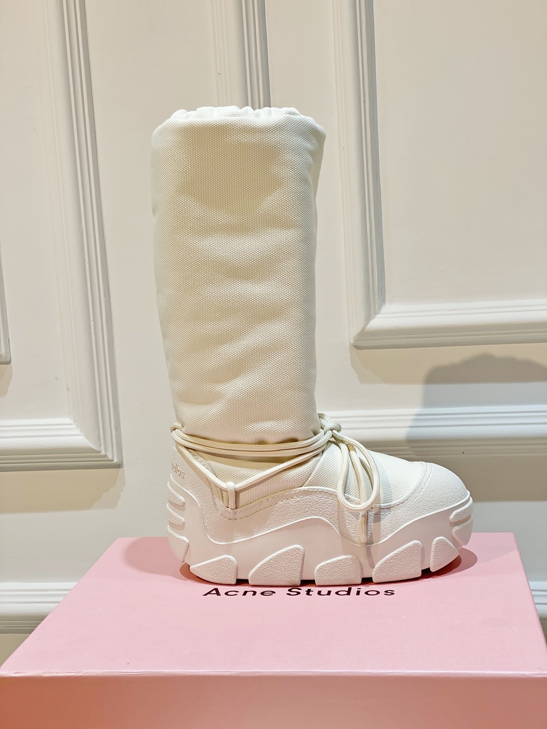 AcneStudios Snow Boots: Stylish, Warm, and Secure Design for Winter Comfort - 图片 5