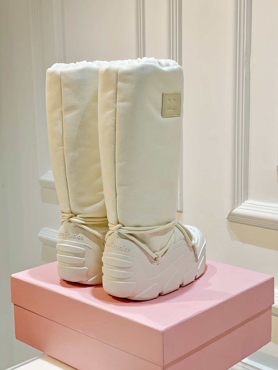 AcneStudios Snow Boots: Stylish, Warm, and Secure Design for Winter Comfort - 图片 6